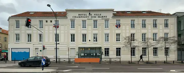 Abri Piscine Rétractable Spécialiste abri de piscine Champigny-sur-Marne