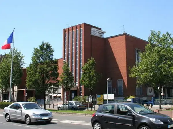 Abri Piscine Rétractable Spécialiste abri de piscine Le Bourget