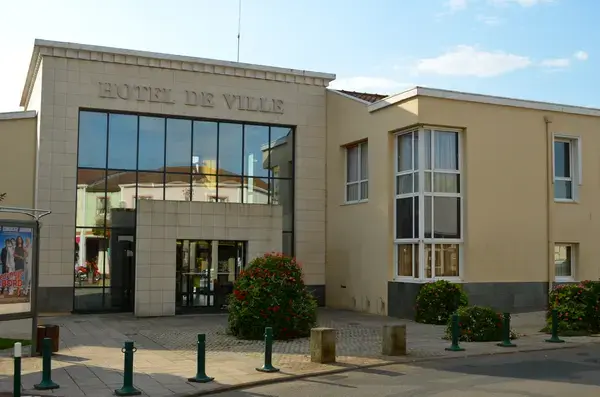 Abri Piscine Rétractable Spécialiste abri de piscine Le Loroux-Bottereau