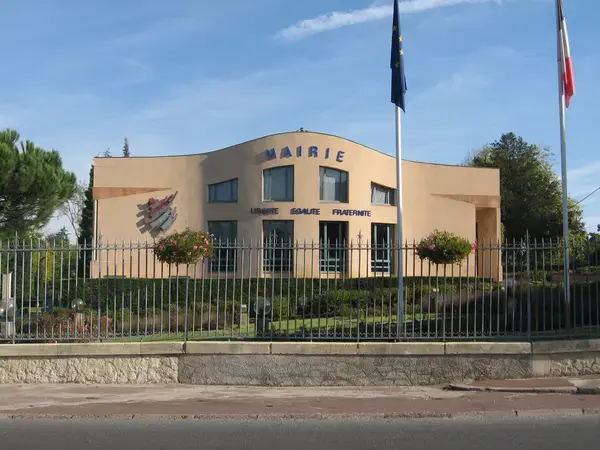 Abri Piscine Rétractable Spécialiste abri de piscine Léognan