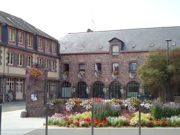 Abri Piscine Rétractable Spécialiste abri de piscine Montfort-sur-Meu