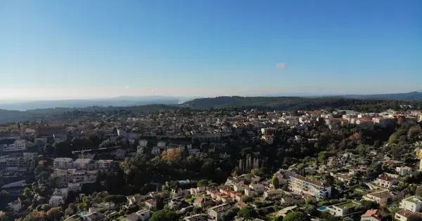 Abri Piscine Rétractable Spécialiste abri de piscine Vence